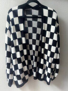 Women's Size M Black and White Checkered Sweater